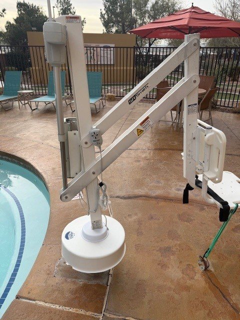Pool lift beside a commercial spa