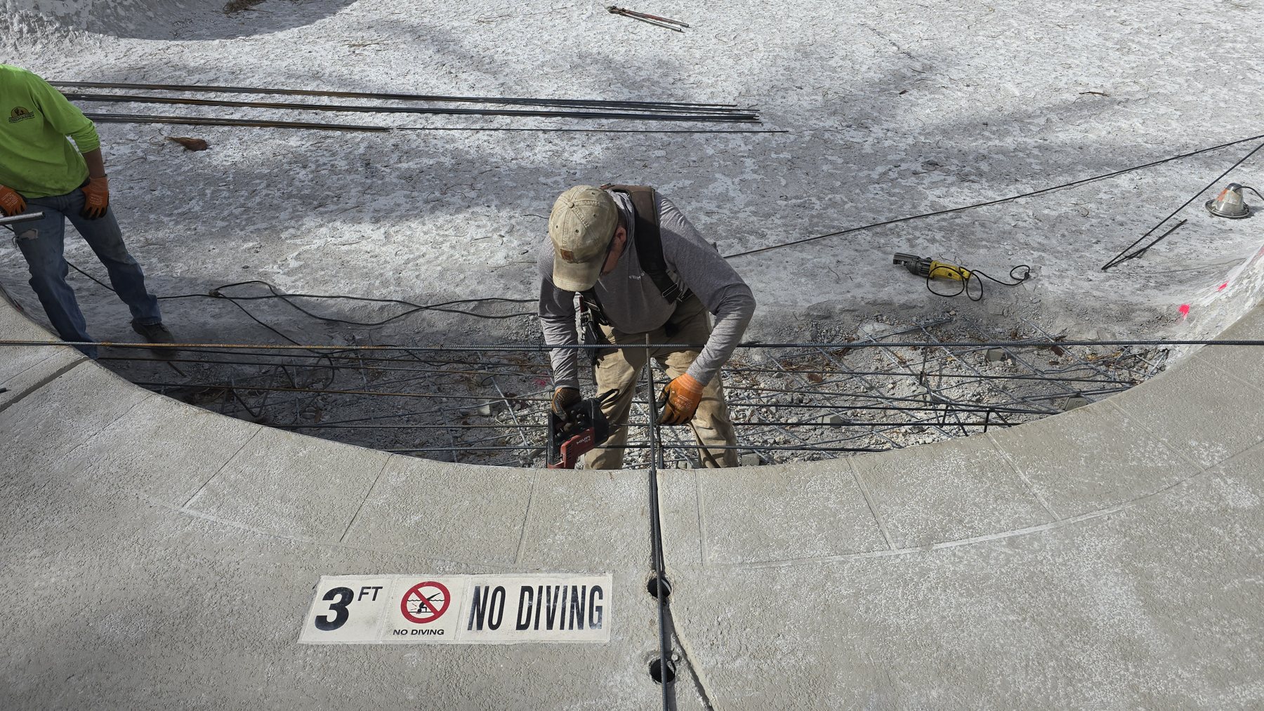 Commercial pool with a 3 ft no-diving depth marker